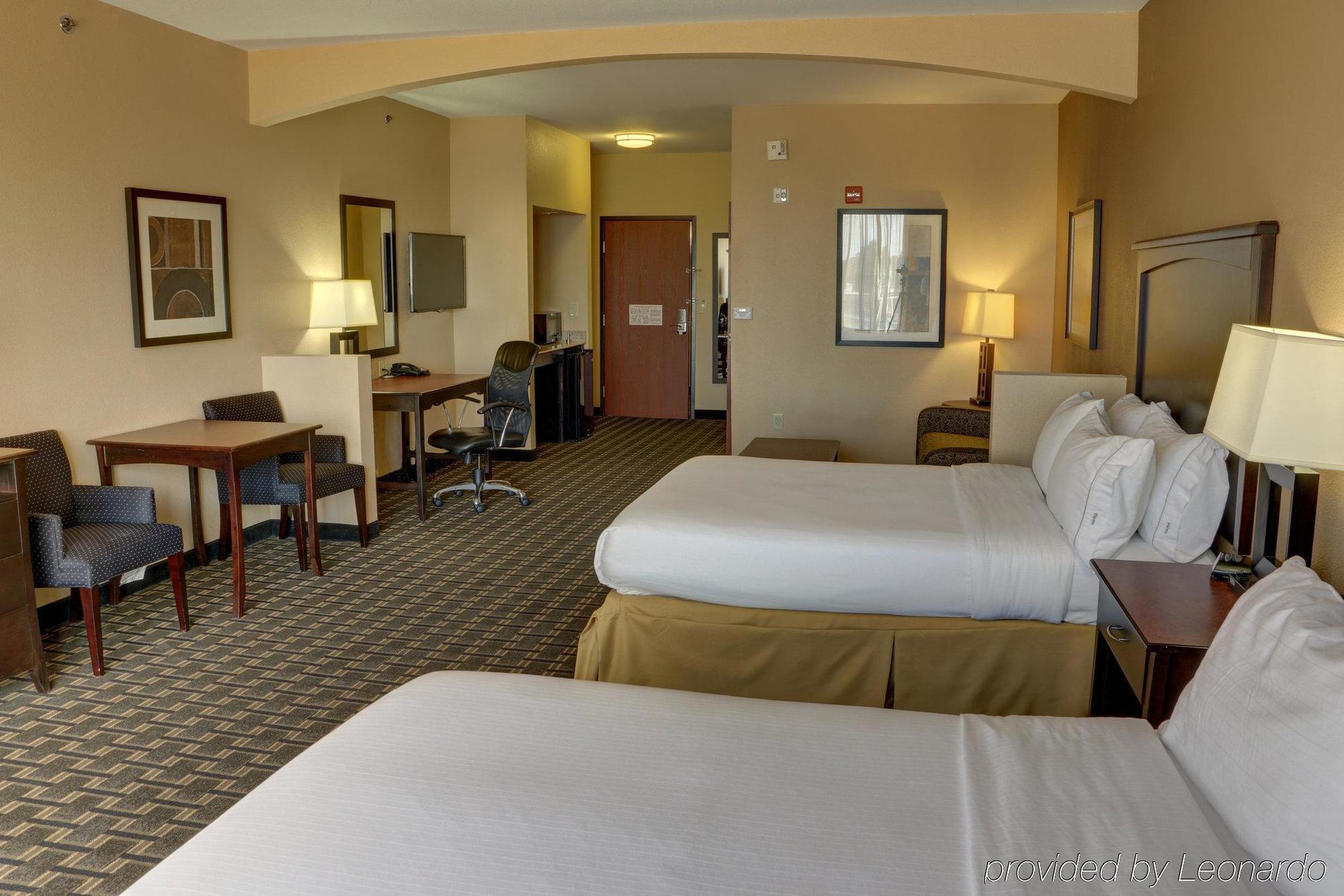 Holiday Inn Express Hotel & Suites Texarkana East By Ihg Exterior photo