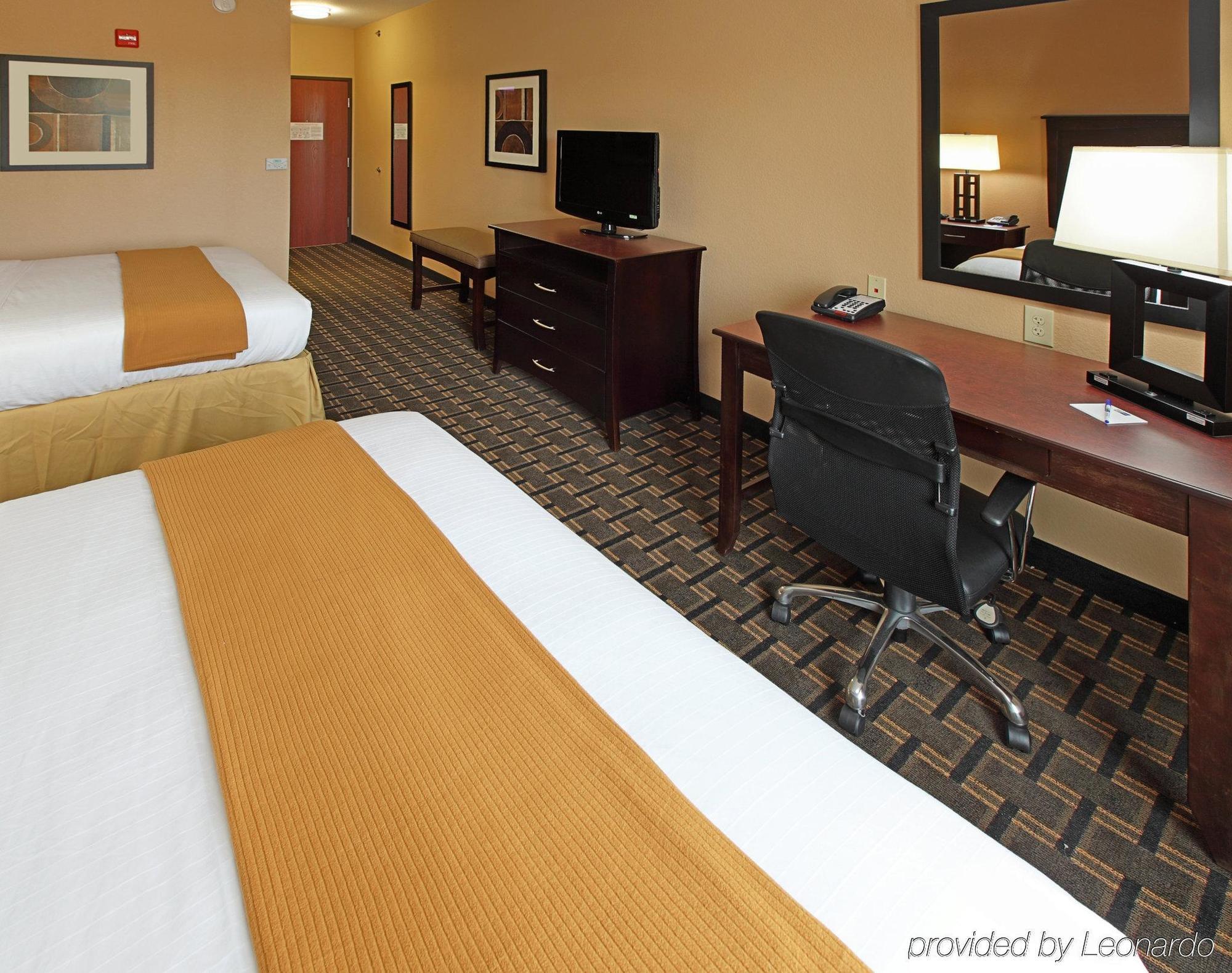 Holiday Inn Express Hotel & Suites Texarkana East By Ihg Exterior photo
