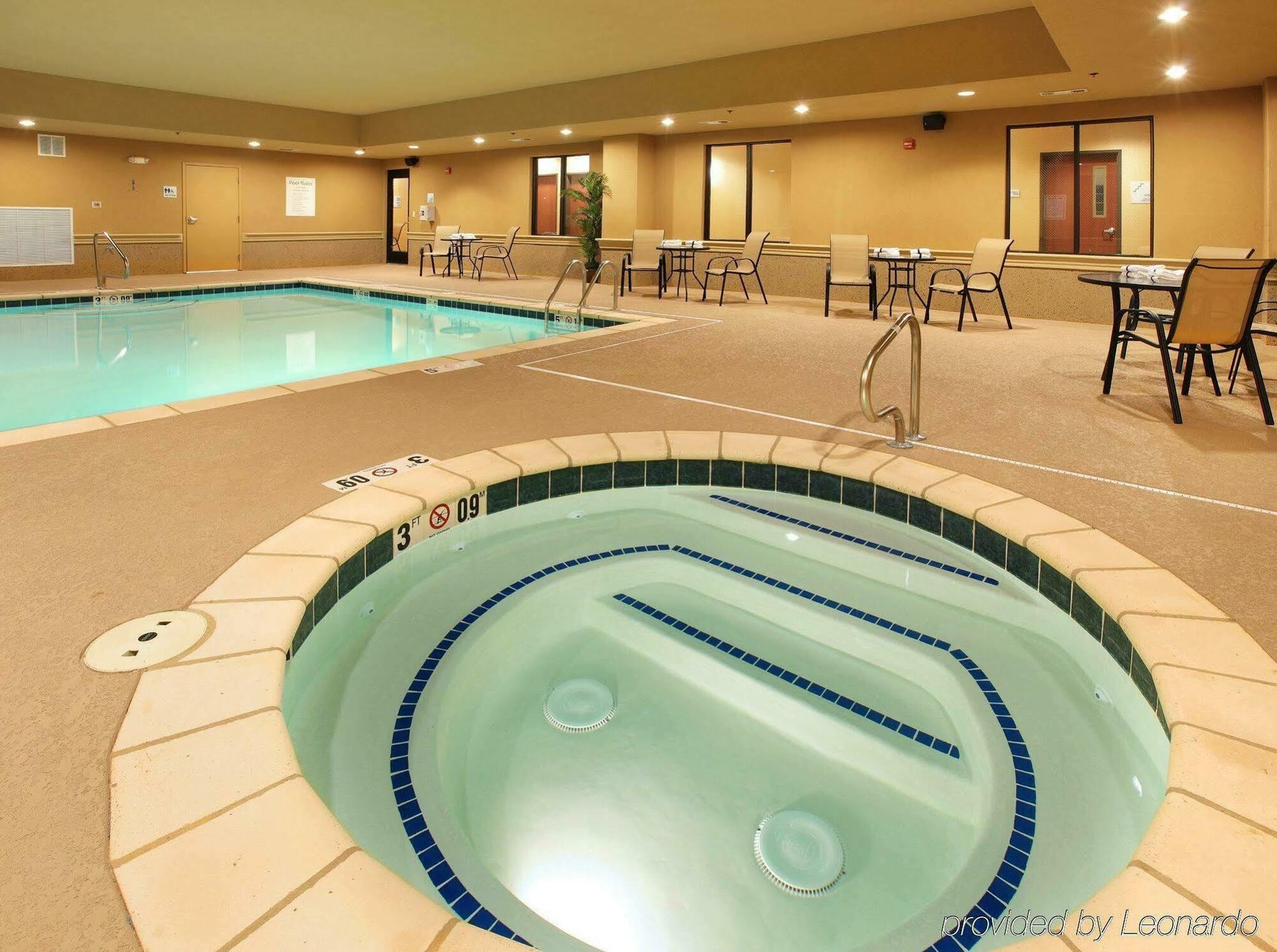 Holiday Inn Express Hotel & Suites Texarkana East By Ihg Exterior photo