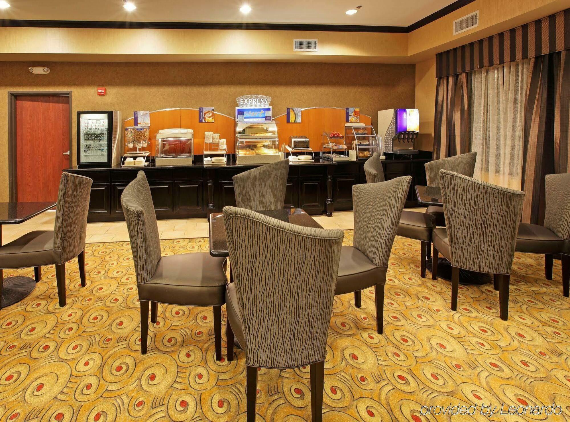 Holiday Inn Express Hotel & Suites Texarkana East By Ihg Exterior photo